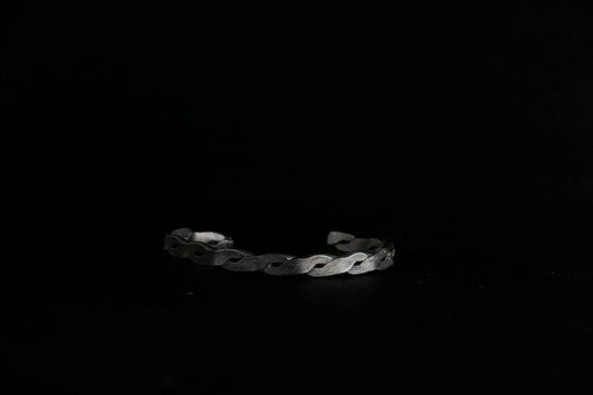 Simple twist bracelet