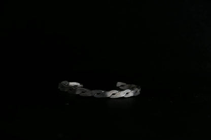 Simple twist bracelet